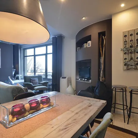 Manhattan Apartment *